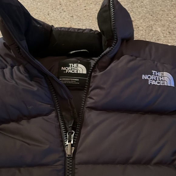 The North Face Black Puffer Vest - Picture 4 of 5